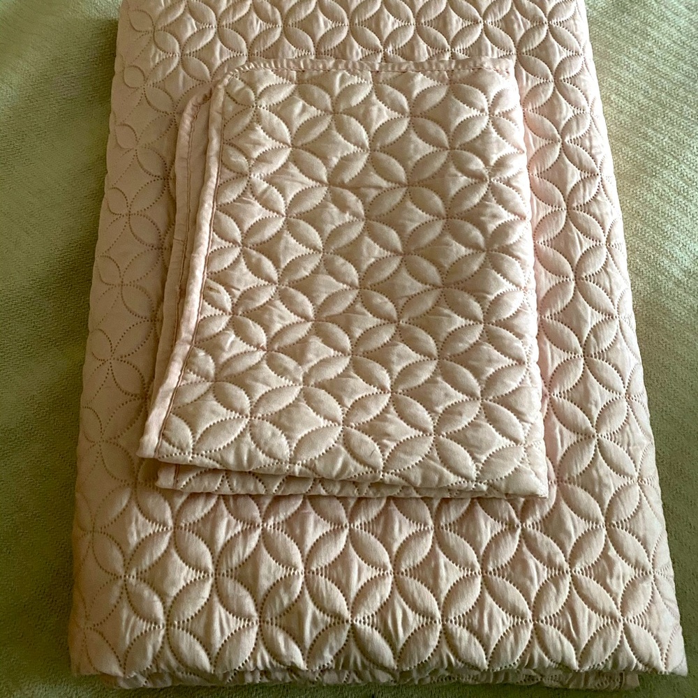 Light Pink Quilt and Sham - Twin